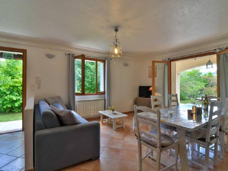 Appartement in Le Bar-Sur-Loup mit Eigenem Garten — photo 2