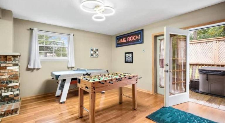 Beautiful vacation home with hot tub | Pet-friendly in Summersville, WV