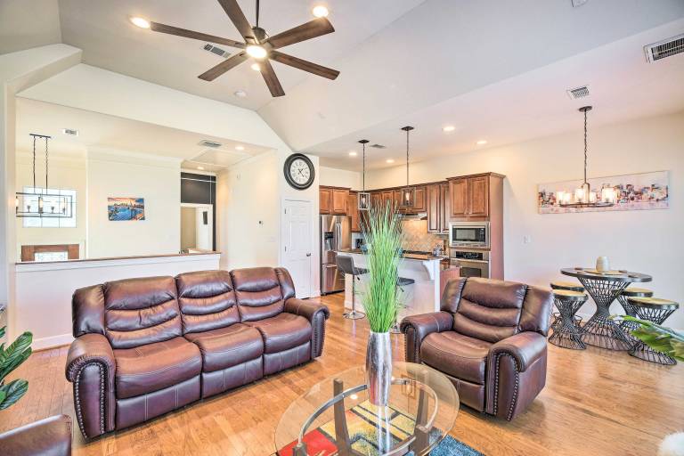 Pet Friendly Houston Home 3 Mi to NRG Stadium