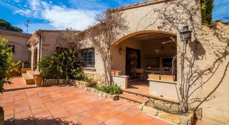 Fully equipped villa with BBQ, private pool & patio | Pets allowed — photo 4