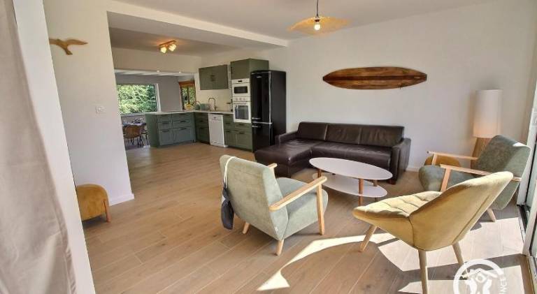 House with pool — photo 2