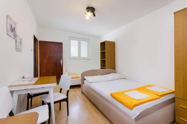 Rental apartment with terrace | Next to the beach | Good for workation | Dogs allowed — photo 3