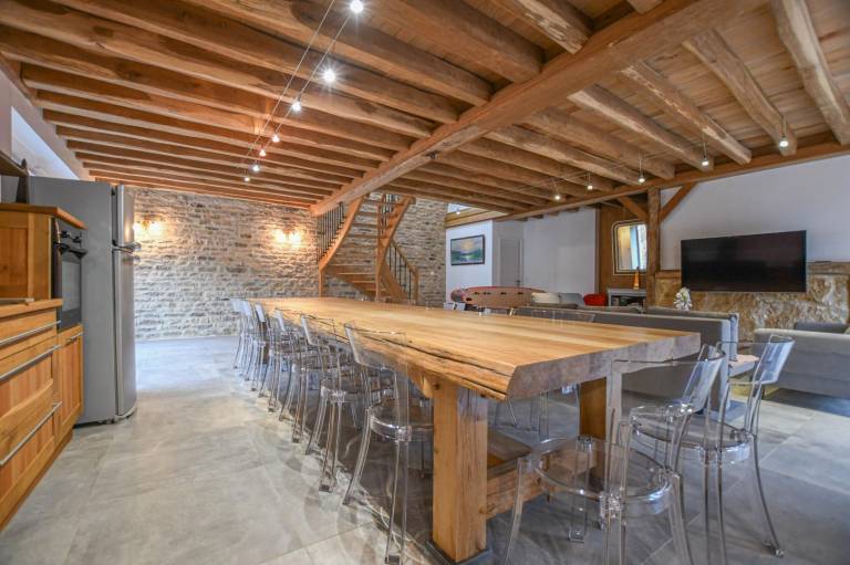 Gite with patio, grill & yard — photo 4