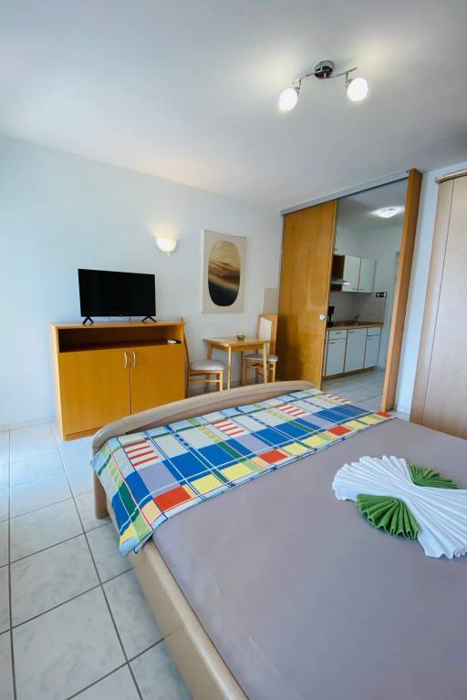 One bedroom apartment near beach Cove Pribinja, Hvar (A-24171-b) — photo 4