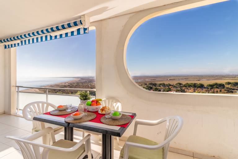 Two bedroom apartment with sea view — photo 5