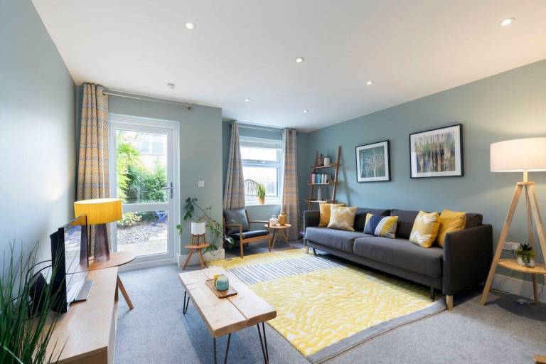 Vacation home with 2 rooms for 6 persons in Cheltenham