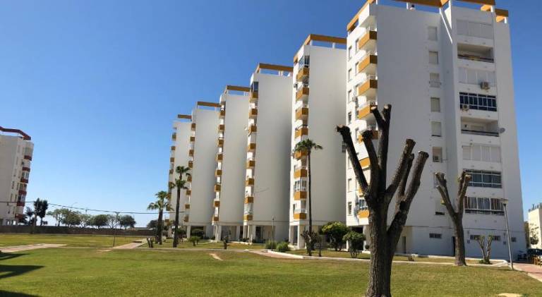 Apartment with yard & private pool | Beach nearby | Dogs allowed — photo 5