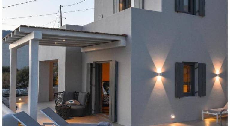 Villa with pool, patio & garden in Tinos
