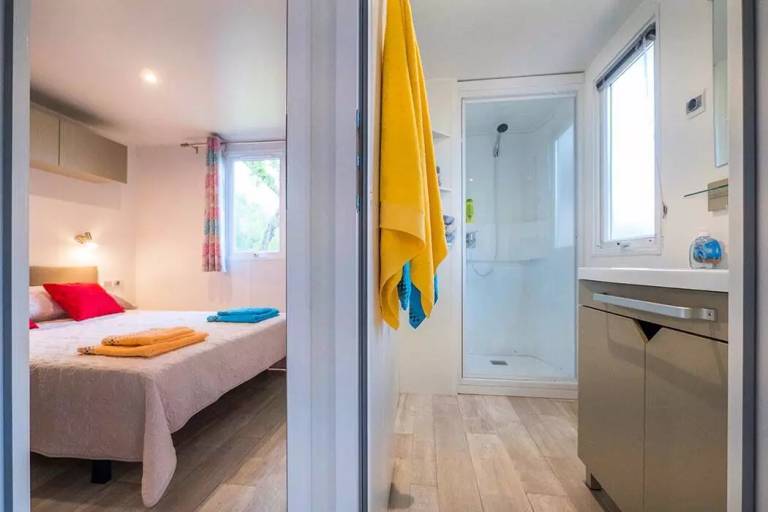 Camping L'Ile du Rhin - Mobile home Comfort 2 bdr. 5 pers. Covered Decking A/C — photo 4