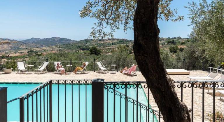 Villa with private pool, garden & patio — photo 2