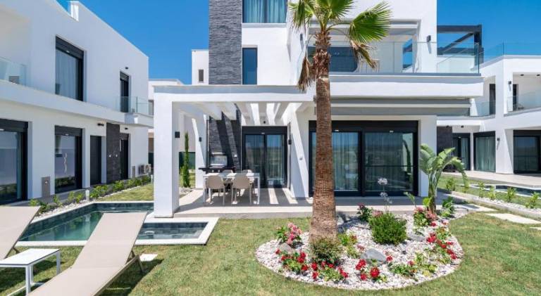 Charming rental apartment with yard, terrace & pool | Close to the beach | Pet-friendly — photo 3