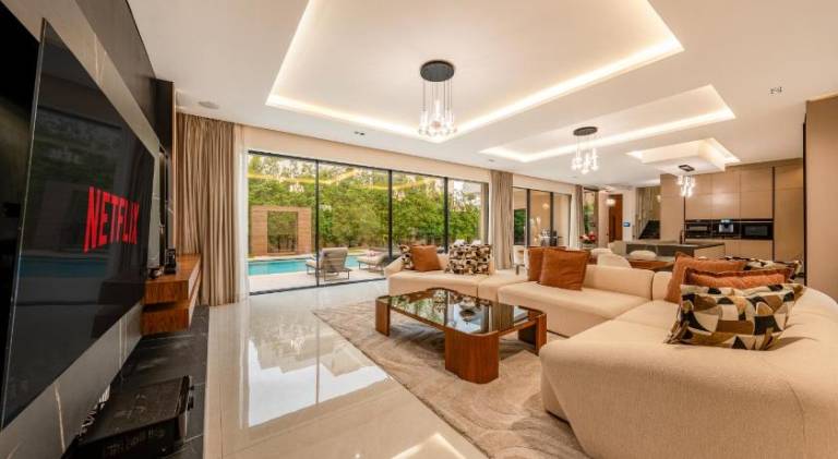 1000 m&sup2; Villa
