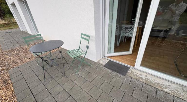 Apartment with garden — photo 4