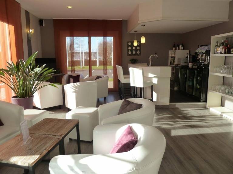 Inter-Hotel Tours Aeroport La Terrasse — photo 5