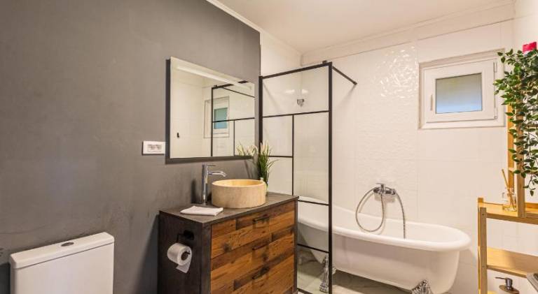 Chalet with jacuzzi — photo 2