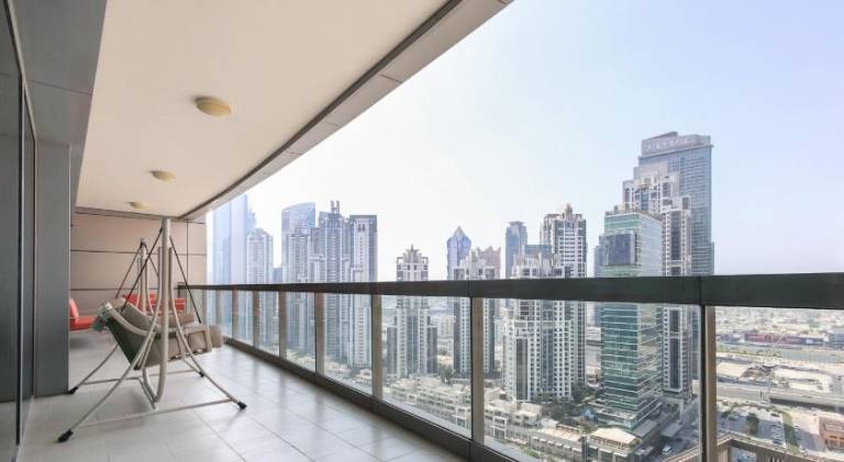 Bright 2BR with Burj, Sea & City Views - Walk to Mall — photo 3