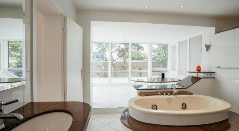 Rental apartment with sauna, barbeque & private pool — photo 2