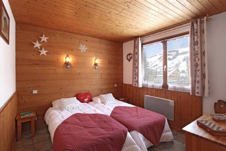 Fully equipped spacious chalet with garden & patio | Mountain view | Next to the ski | Dogs allowed — photo 3