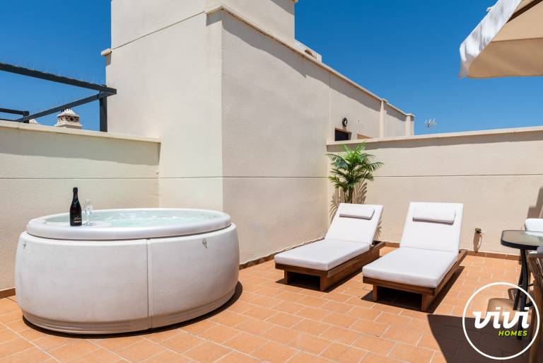 Rental apartment with hot tub, terrace & garden | City view — photo 3
