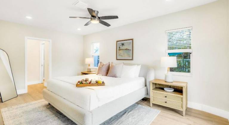 Waterfront Heated Pool Beach Proximity Bermuda Key Residence — photo 2