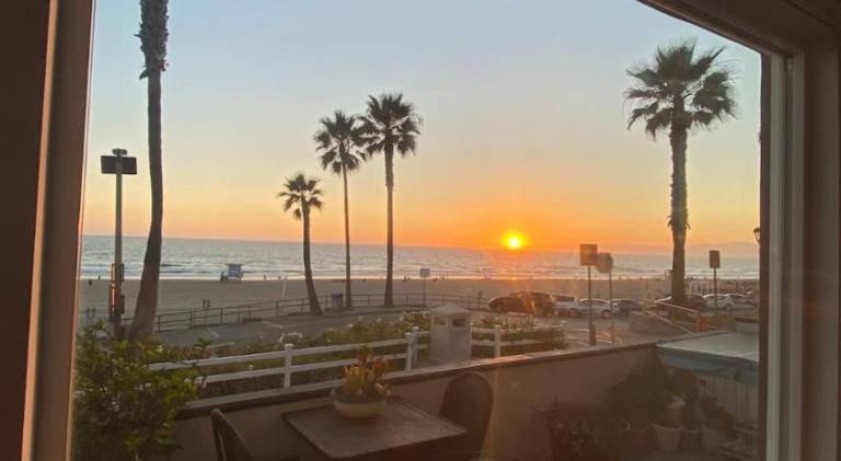 Manhattan Beach Beachfront Charming On The Strand — photo 3
