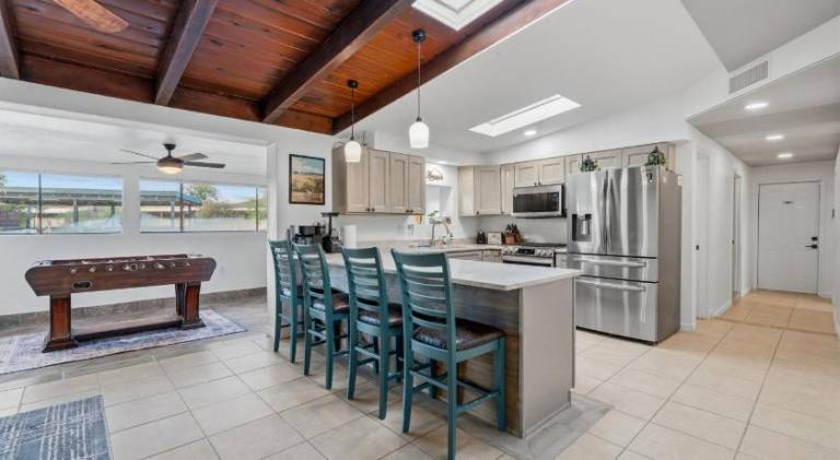 Vacation home with jacuzzi & pool — photo 4