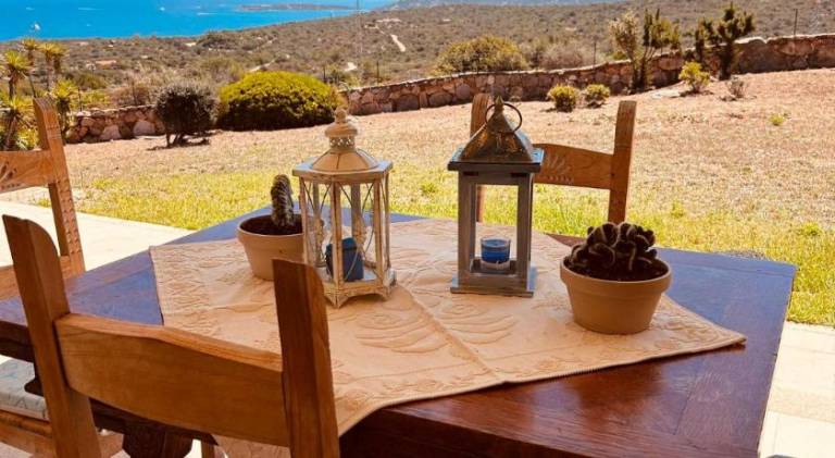 Villa with 4 rooms for 8 persons in Olbia
