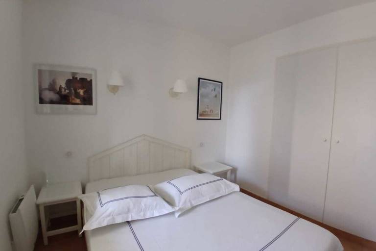 Apartment with yard, pool & terrace — photo 4