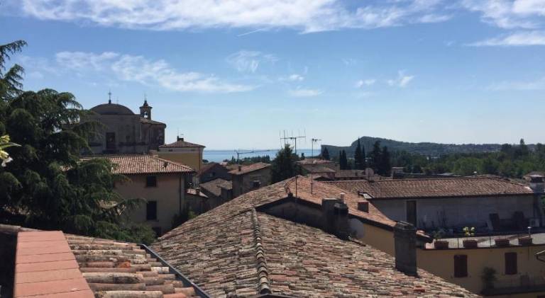 Holiday apartment with patio in San Felice del Benaco