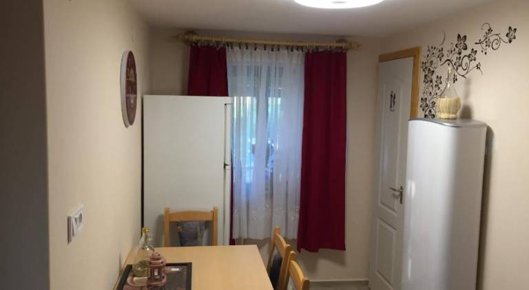 Holiday apartment with patio, garden & BBQ — photo 4