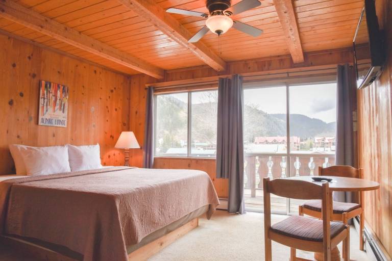 Lodge Red River