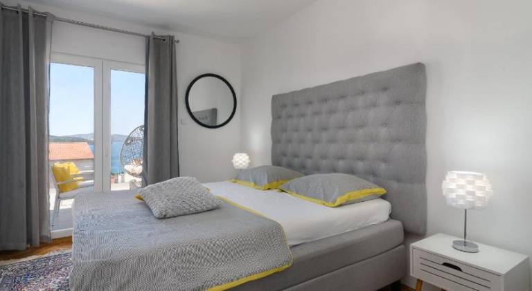 House Copacabana - on Ciovo, sea view, parking — photo 2