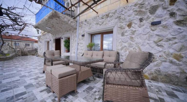 Holiday apartment with grill & yard — photo 4
