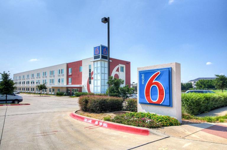 Motel 6 Roanoke, TX - Northlake - Speedway in Roanoke, TX
