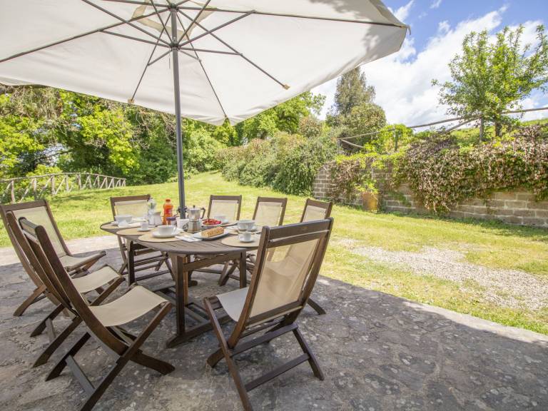 Vacation home with garden, BBQ & private pool | Nature view — photo 2
