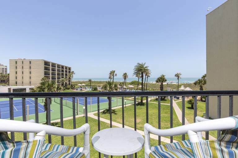 Family-oriented lovely condo with private pool | Beach nearby | Pets are welcome in South Padre Island, TX