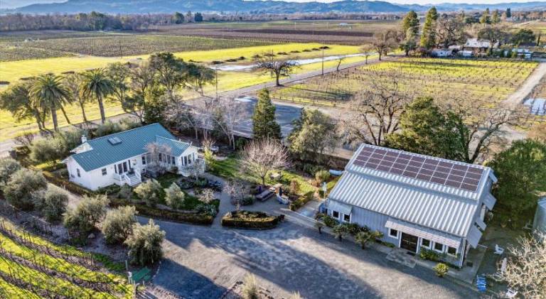 Farm with jacuzzi in Sonoma, CA