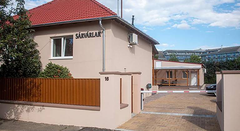Apartment with patio in Sarvar
