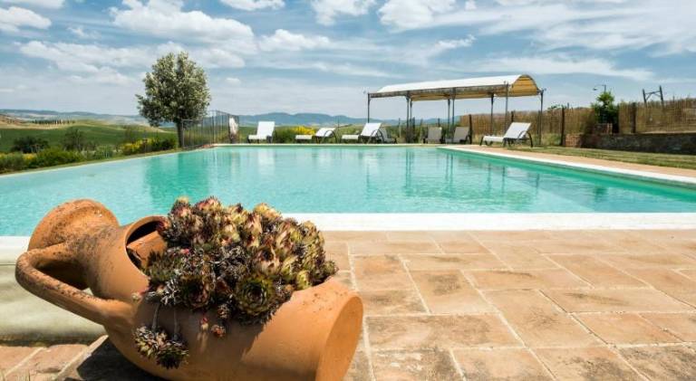 Family-oriented beautiful farm with grill, pool & patio | Dogs allowed — photo 4