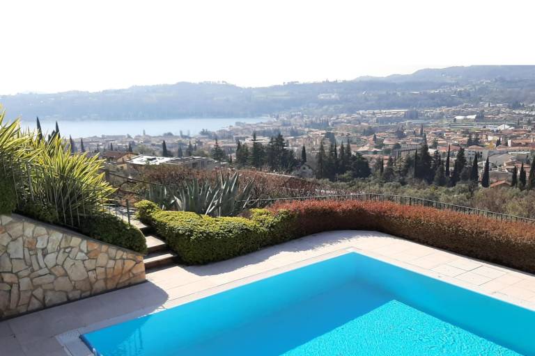 Beautiful rental apartment with pool, terrace & garden | Lake view | Dogs allowed in Salò