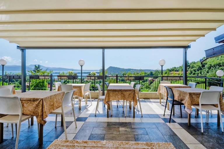 Rental apartment with yard, barbecue & pool | Sea view — photo 5