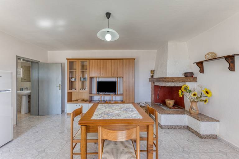 Apartment 'Villino Scapucci' with Sea View, Private Terrace and Air Conditioning — photo 4