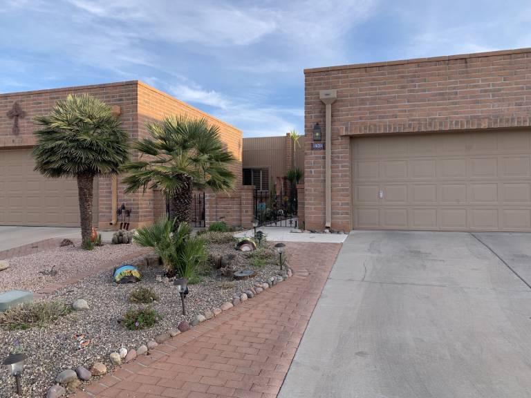 House with private pool, terrace & yard in Green Valley, AZ