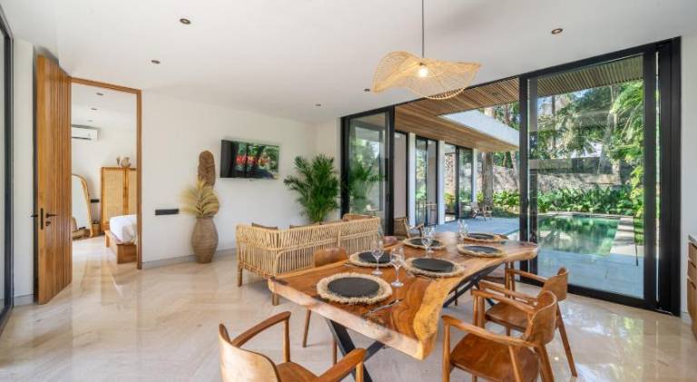 Villa with barbeque, pool & patio | Perfect for remote work | Dogs allowed — photo 5