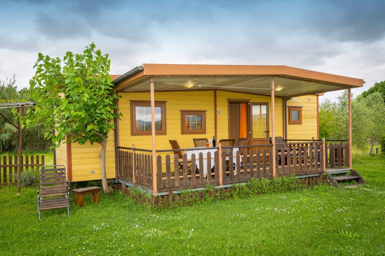 Bungalow 'Stella 2' with Shared Pool, Private Terrace and Air Conditioning in Bibbona