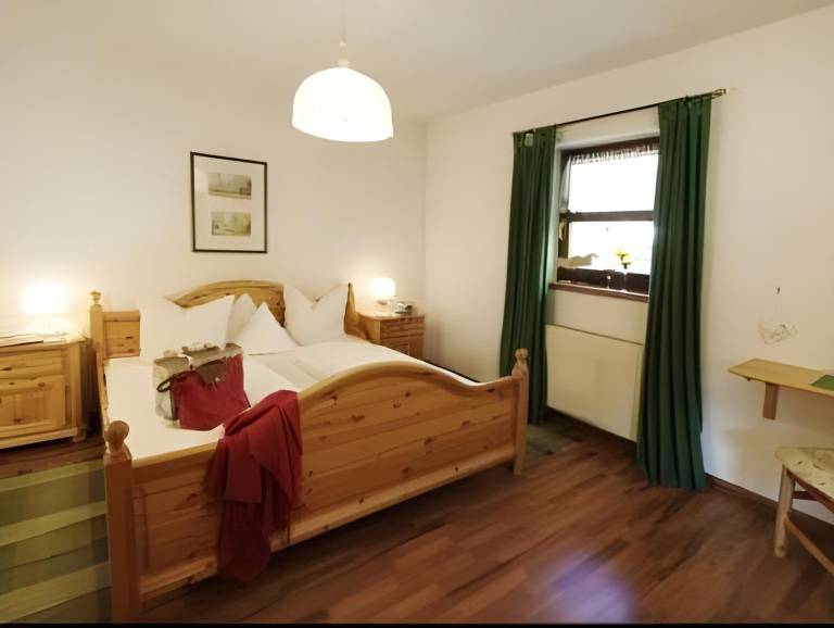Apartment with terrace, BBQ & yard in Leutasch