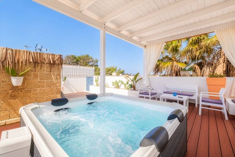 Villa with barbecue, private pool & jacuzzi | Pool view | Pets allowed — photo 5