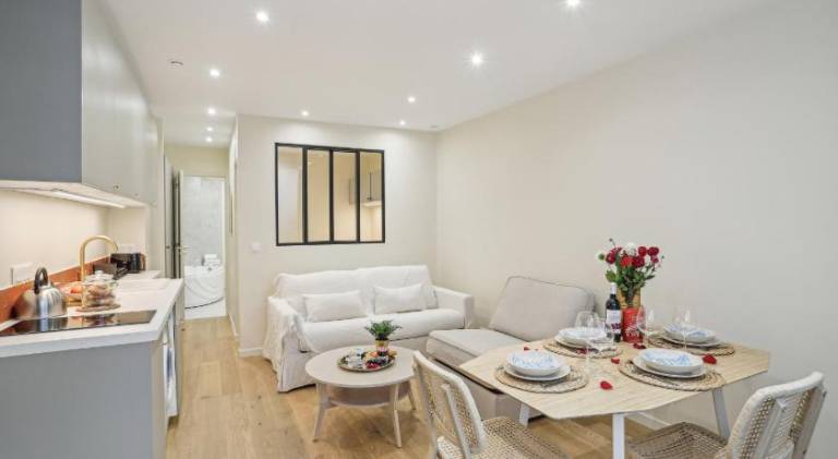 Lavie Maison AC Hot tub Montmartre in Clichy