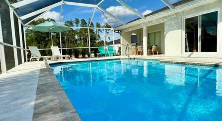 Vacation home with pool — photo 4