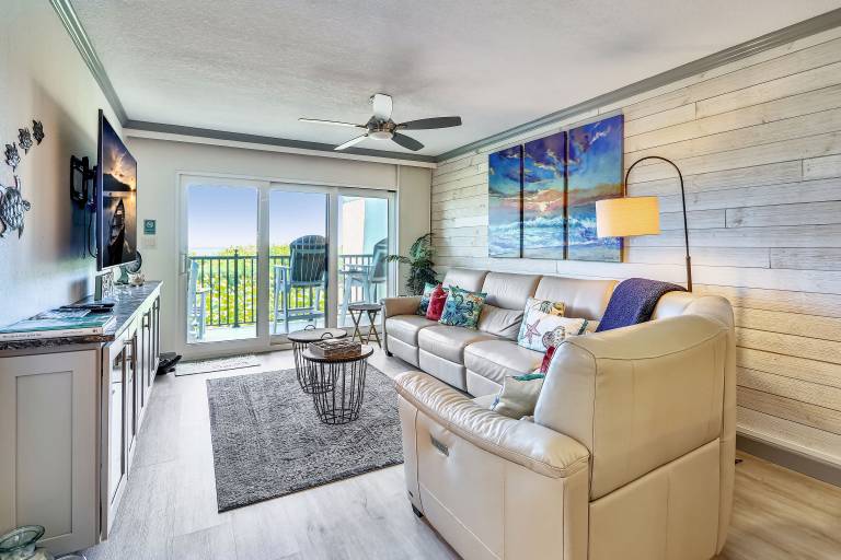 Land s End 10 202 Beach Front Premier